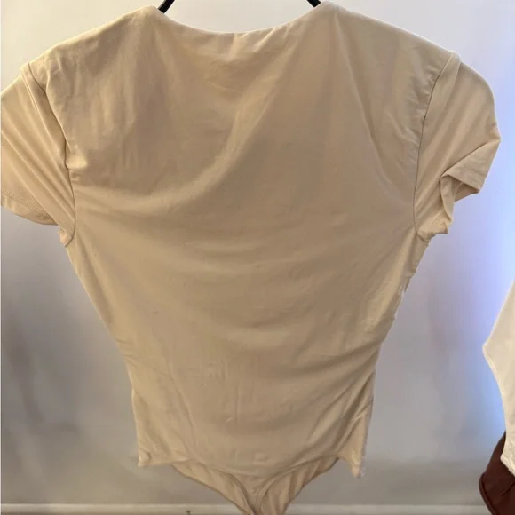 Abercrombie Matte Seamless Bodysuit Tee - Picture 5 of 9